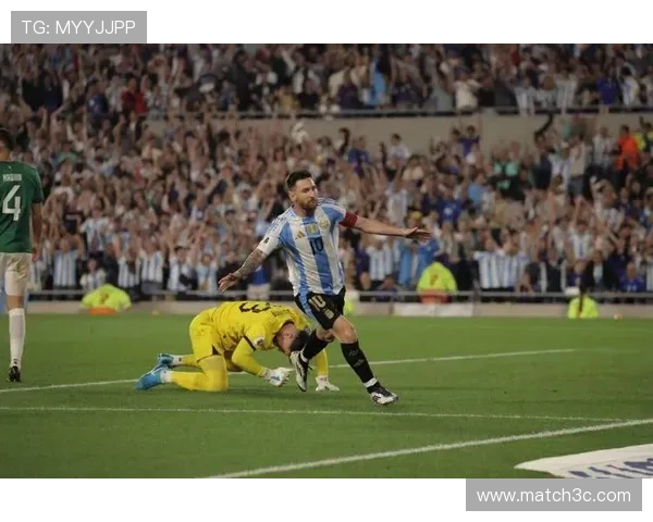 梅西荣耀加冕瞬间震撼世界球迷热血沸腾庆祝辉煌时刻